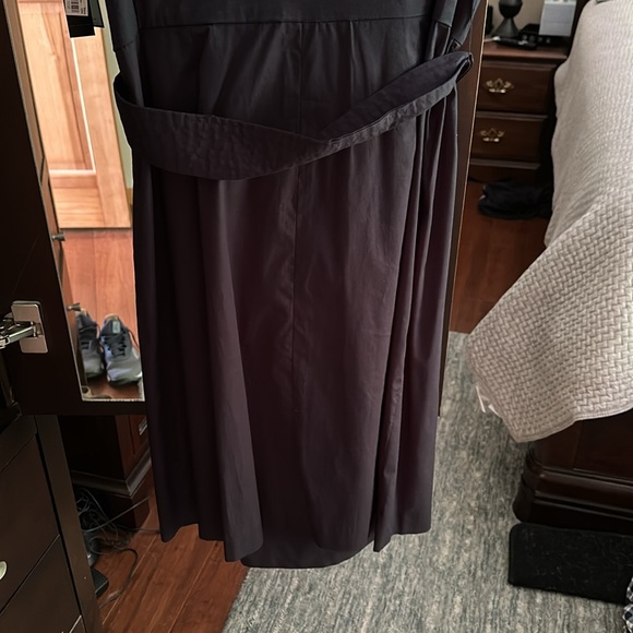 Size 12 Tahari dress, navy with gold buttons in front - Picture 7 of 8